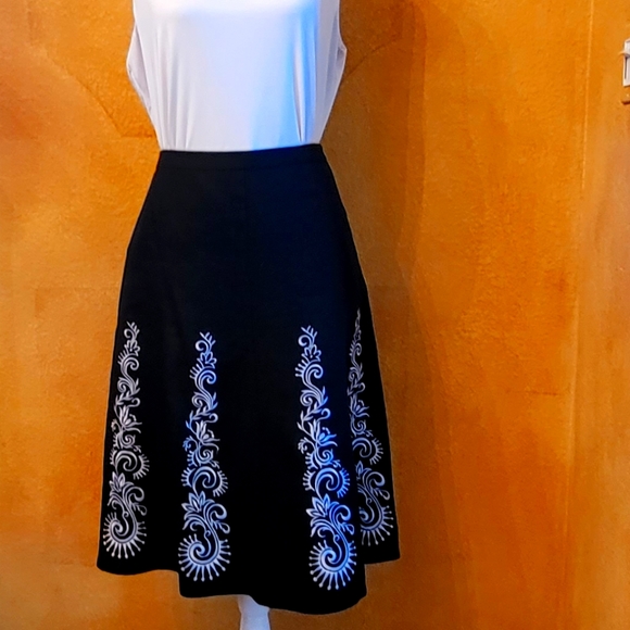 Ann Taylor LOFT - Skirt Embroidered Linen Size 12 - Picture 1 of 15